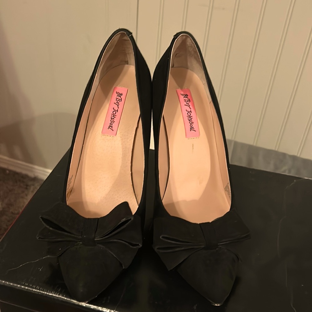 Betsy Johnson, size 9 in black